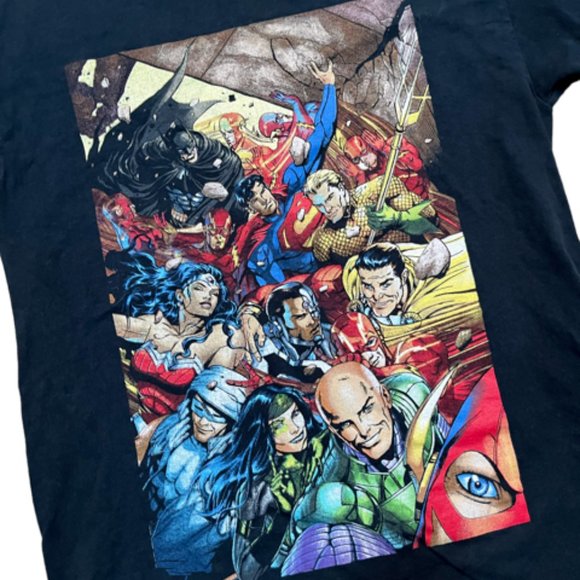 DC Marvel Men's Small Tee - Picture 2 of 2